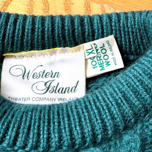 Western Island Emerald 100% Merino Wool Sweater - Picture 8 of 12